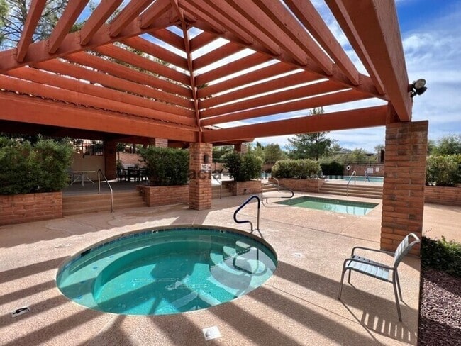 Building Photo - Charming 2BR Condo in Tucson