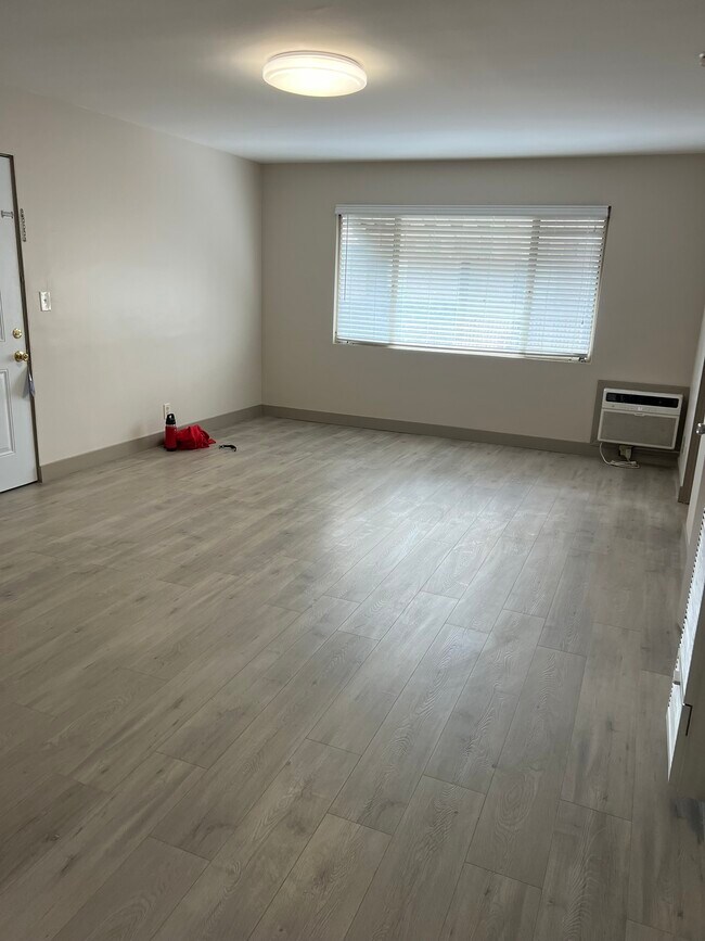 Building Photo - 519 Linwood Ave