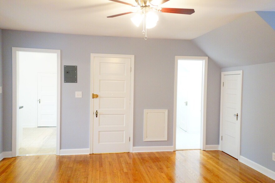 Building Photo - 807 Kennebec Ave