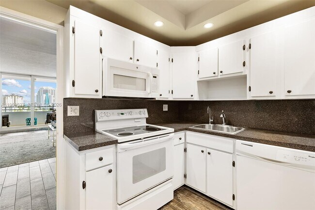 Building Photo - 888 Intracoastal Dr