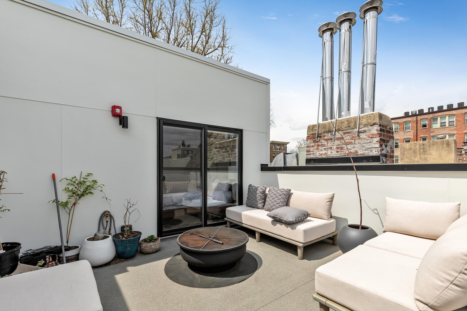 Building Photo - 2478 1/2 Ontario Road Northwest-SI ID1011218P