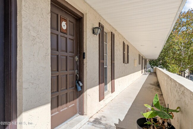 Building Photo - 7341 El Ocho Rd