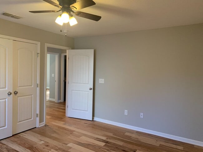 Building Photo - Adorable Tullahoma Home!