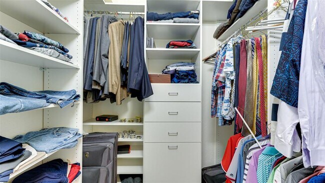 Building Photo - 5805 Wake Forest Run