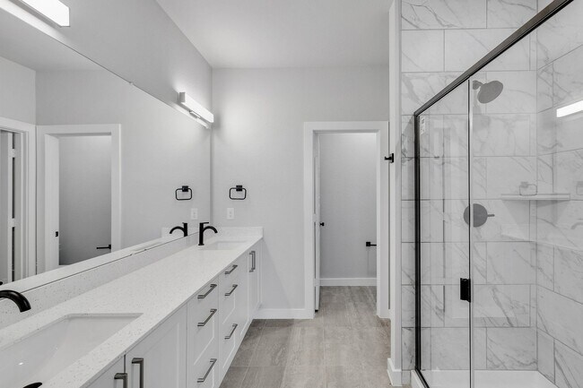 Building Photo - AVAILABLE NOW! EDGEWOOD ESTS DUPLEX LOCATED ON 1-ACRE LOT IN MIDLOTHIAN, TX!