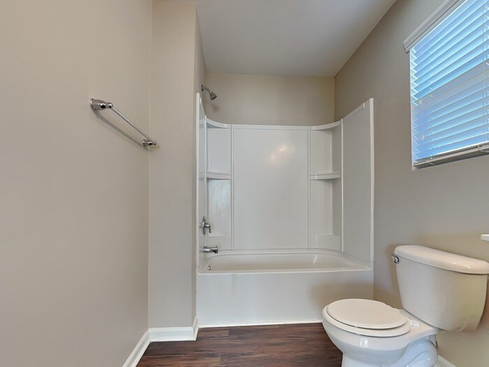 Building Photo - 142 W Cavendish Dr