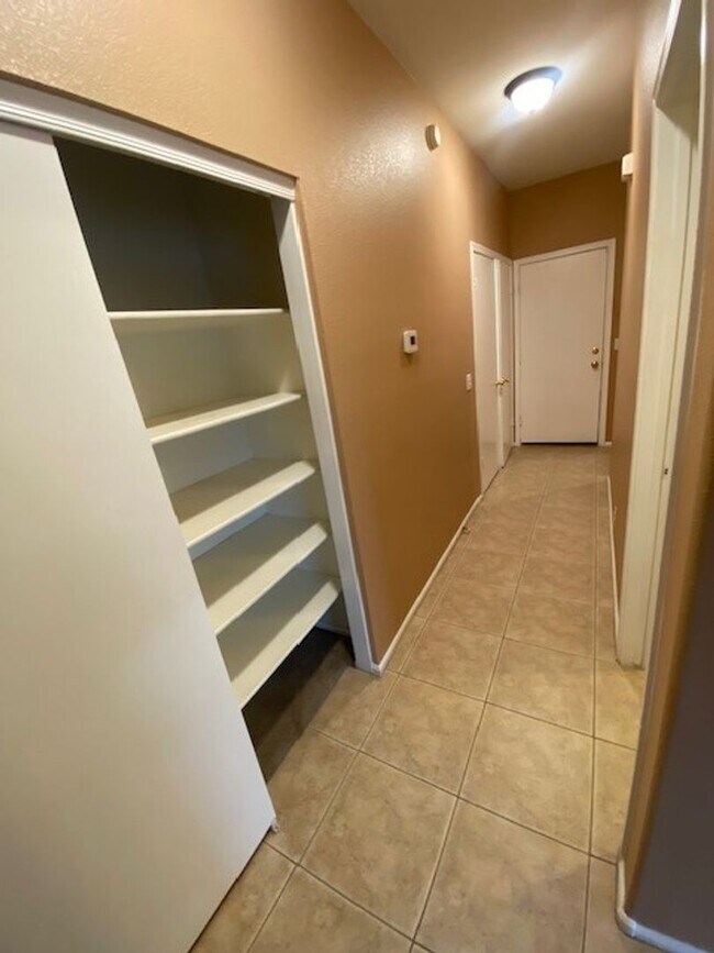 Building Photo - Beautiful 3-Bedroom Home with Vaulted Ceilings & Private Fenced Yard