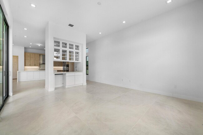 Building Photo - 9516 Riverside Pk Dr