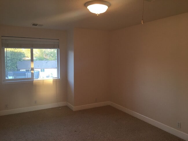 Building Photo - 2057 Berwin Ln