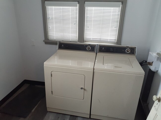 Building Photo - Super Cute 3 bed 1 bath country home