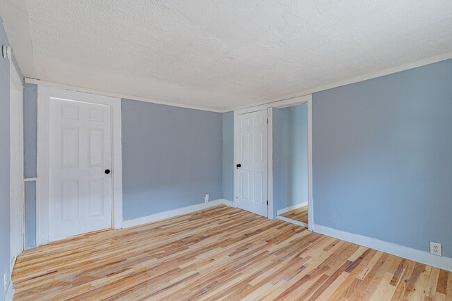 Building Photo - 383 Champlain St