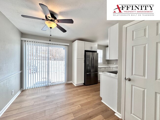 Building Photo - 5625 N Amoret Ave