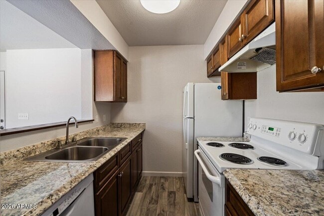 Building Photo - 1346 E Mountain View Rd