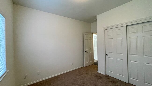 Building Photo - Single Level 4-Bedroom with 3-Car Garage in Berry Gardens