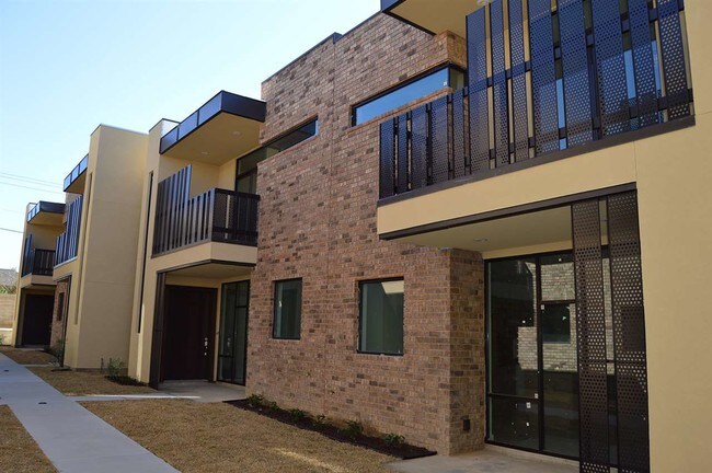 Building Photo - 409 Shiloh Dr