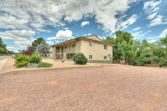 Building Photo - 1197 Cree Fourplex