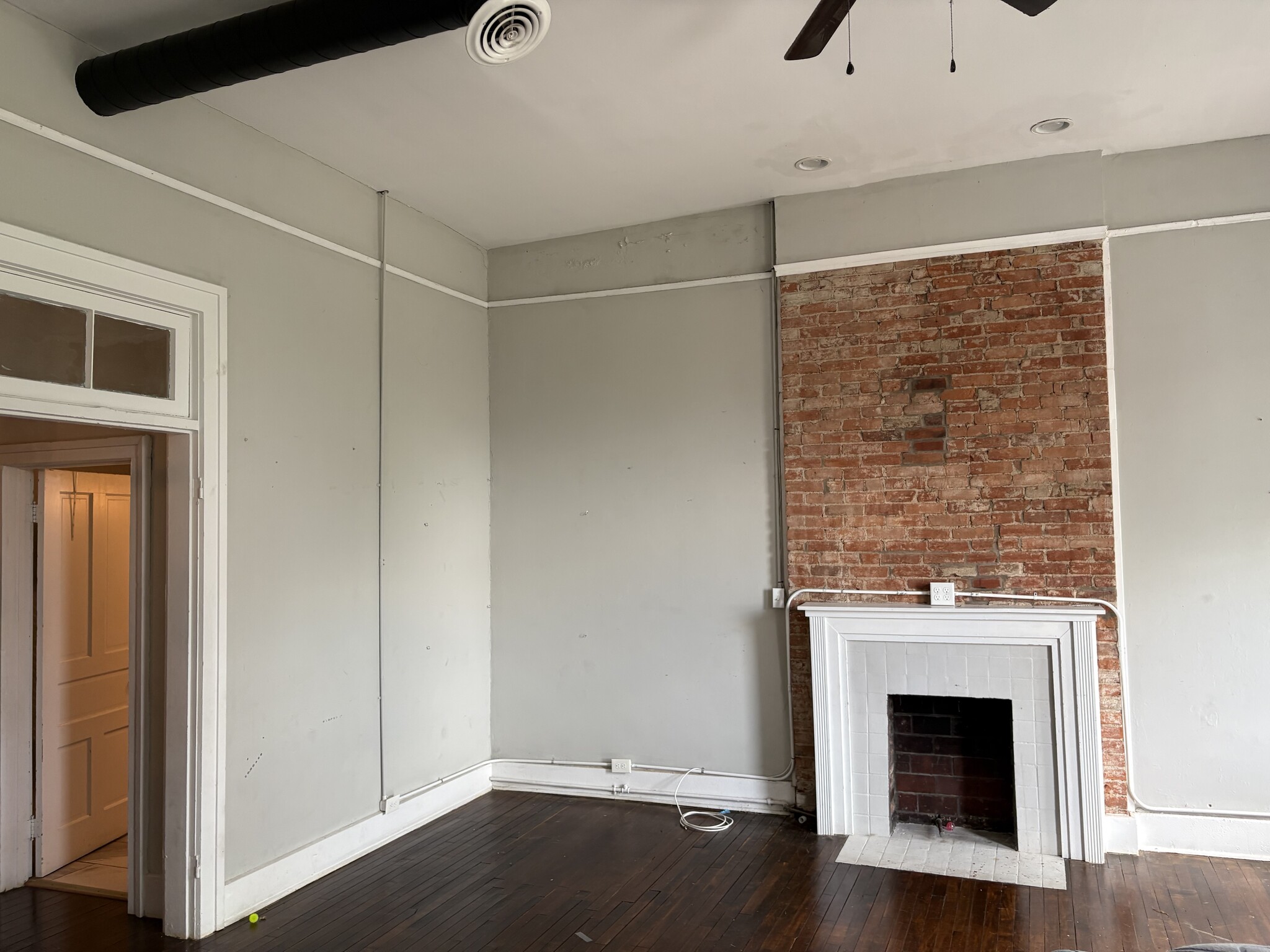 Building Photo - 10 N Park Pl