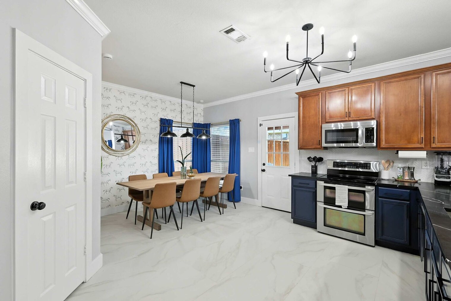 Building Photo - 2516 Castle Pines Dr