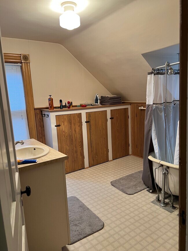 Building Photo - 515-2 Minor Ave