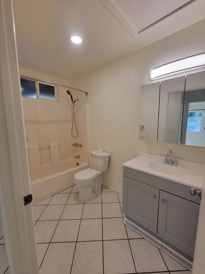 Building Photo - 310 Humupea St