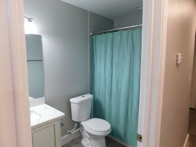 Building Photo - 2023 Beautiful 3 bedroom 2 bath