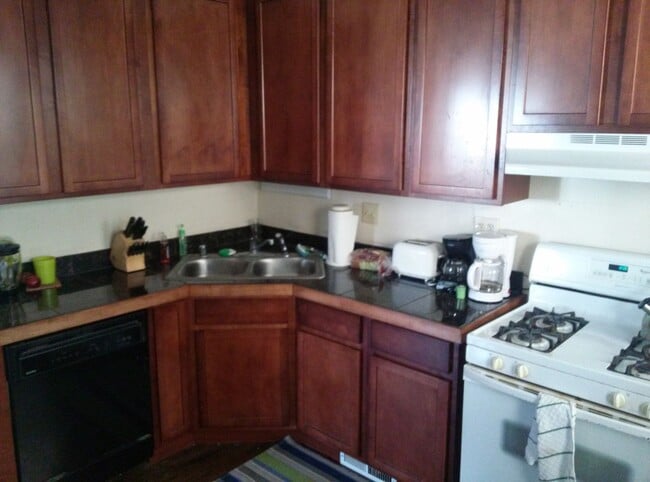 Building Photo - 2579 N Frederick Ave