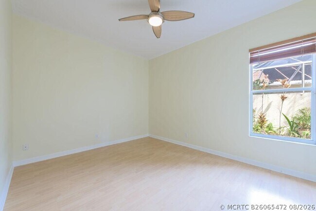Building Photo - 546 SW New Castle Cove