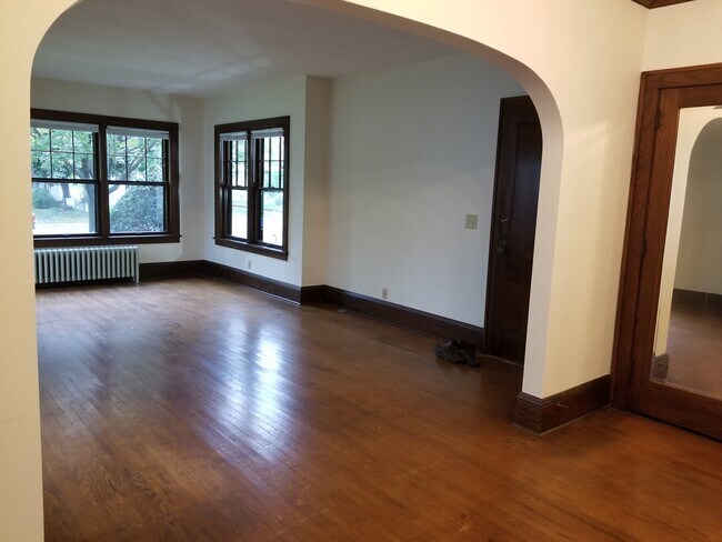 Building Photo - 2122 Dayton Ave