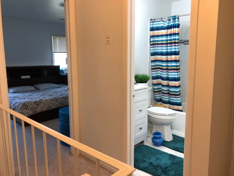 Building Photo - 4240 Embassy Dr