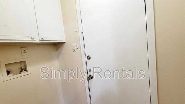 Building Photo - 2614 Tanglewood Dr