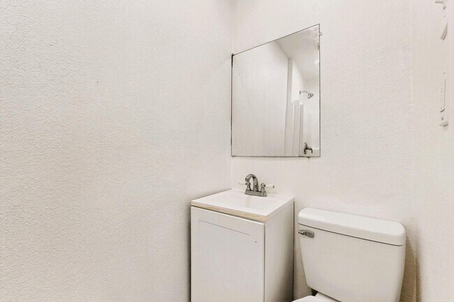 Building Photo - Beautifully Updated 3-Bed, 2-Bath Home in Quiet Greenville Neighborhood