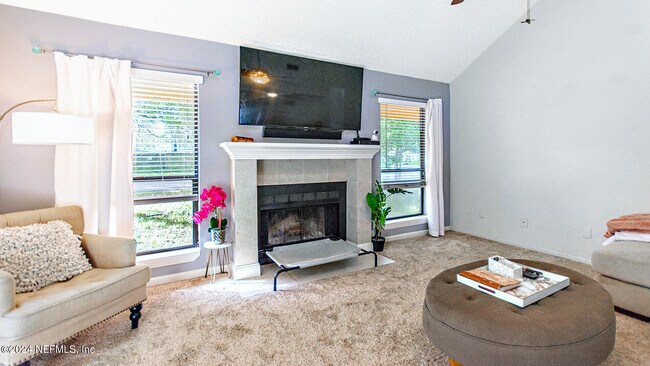 Building Photo - 437 W 9th St