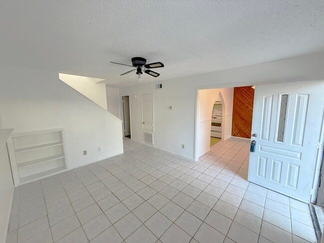 Building Photo - 5321 Pinewilde Dr