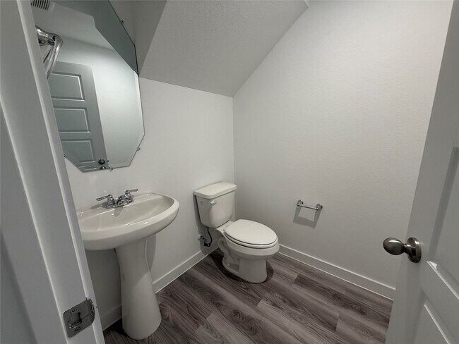 Building Photo - 10325 Sylvan Wds Trl