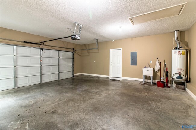 Building Photo - 123 Paul Revere Dr