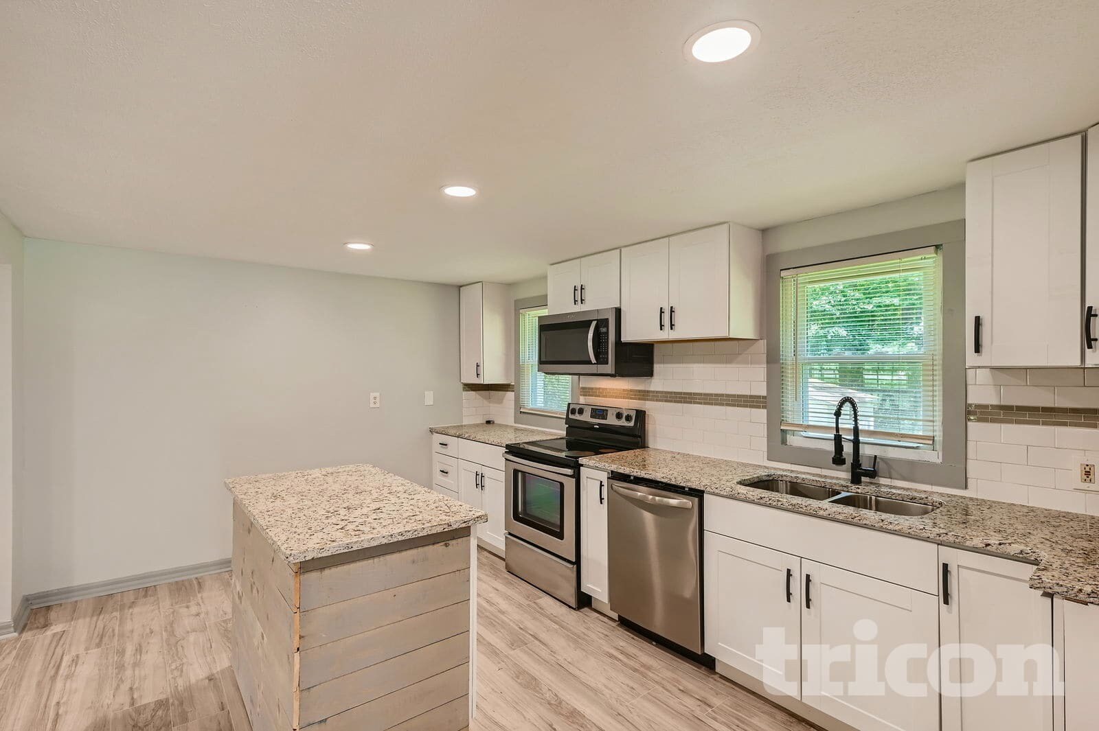 Building Photo - 11 Swan Dr