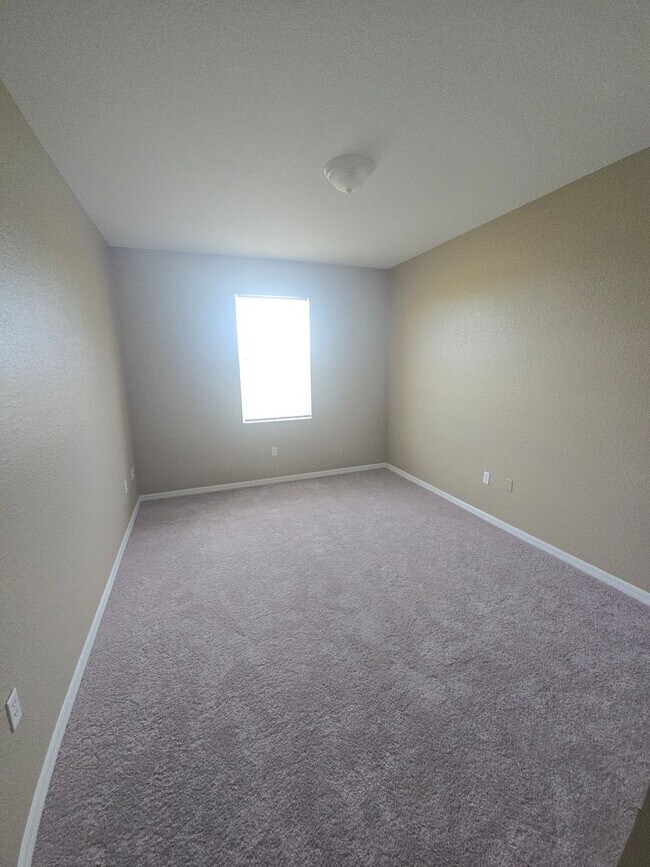 Building Photo - Remodeled 3 bed 2 bath home