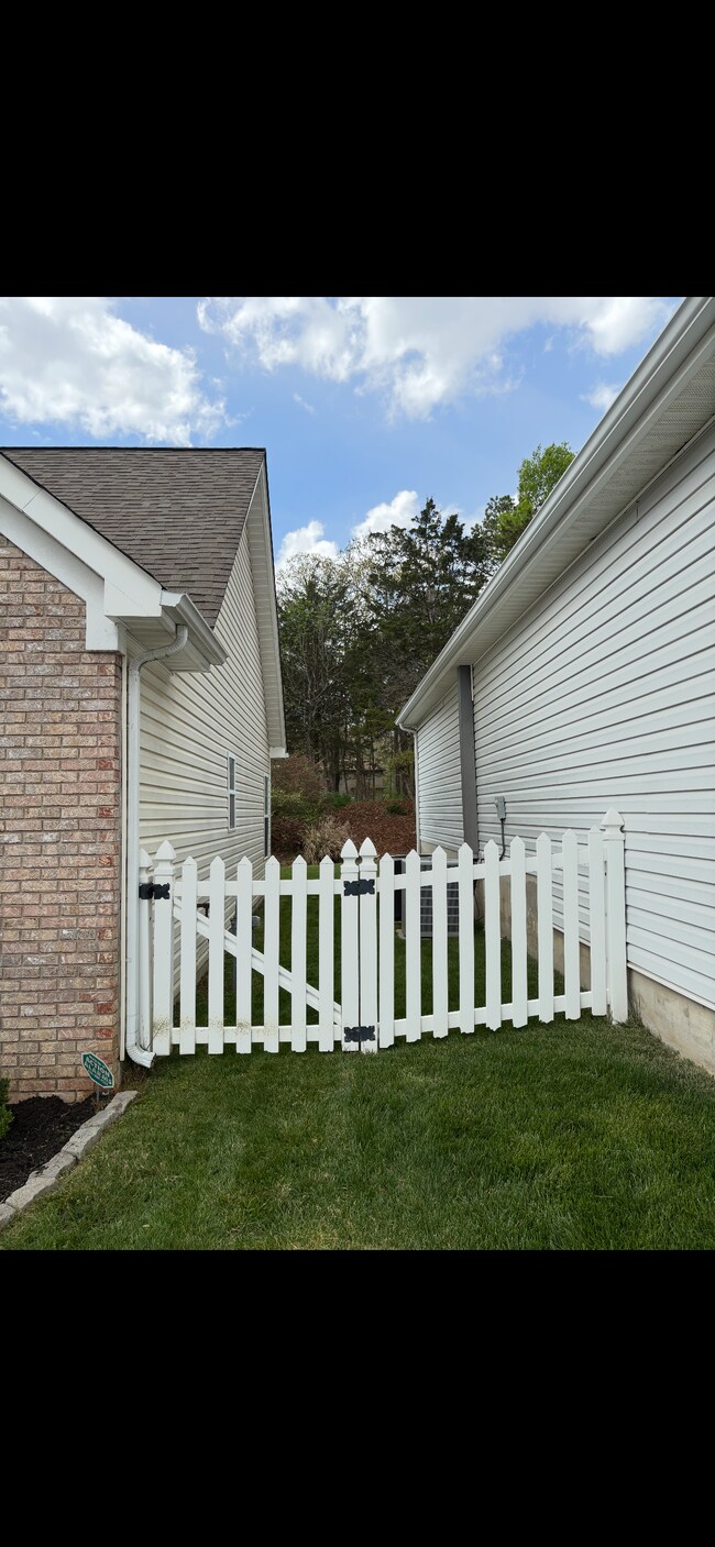 Building Photo - 2619 Kingsley Ct