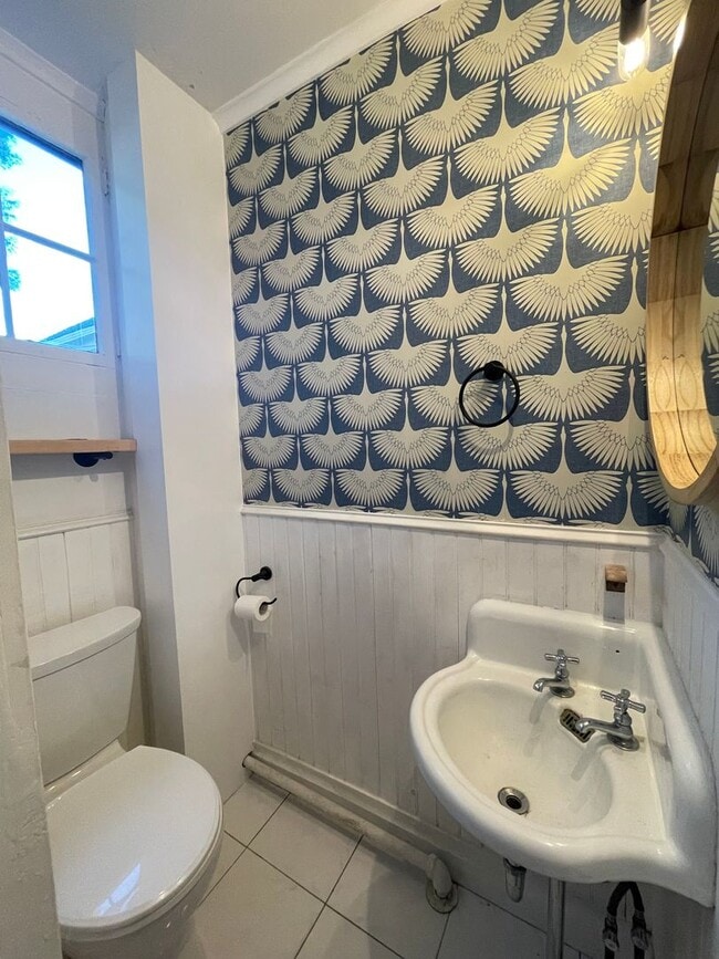 Building Photo - Charming 5-Bedroom 3.5 bath Home for Rent ...