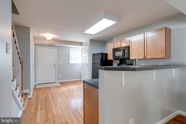 Building Photo - 1617 N Van Dorn St