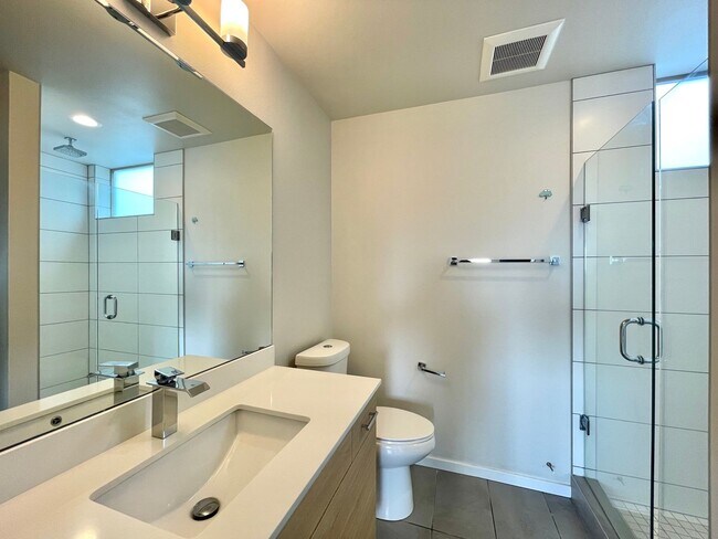 Building Photo - Great Townhome for rent