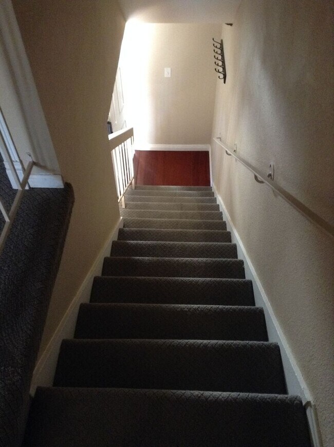 Building Photo - Stunning Townhouse on Mission Boulevard of Fremont