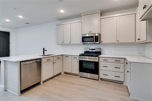 Building Photo - 420 Parkside Dr
