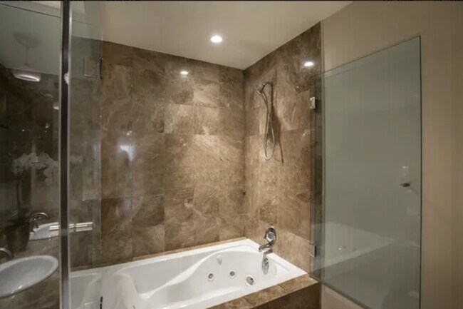 Building Photo - 11970 Montana Ave