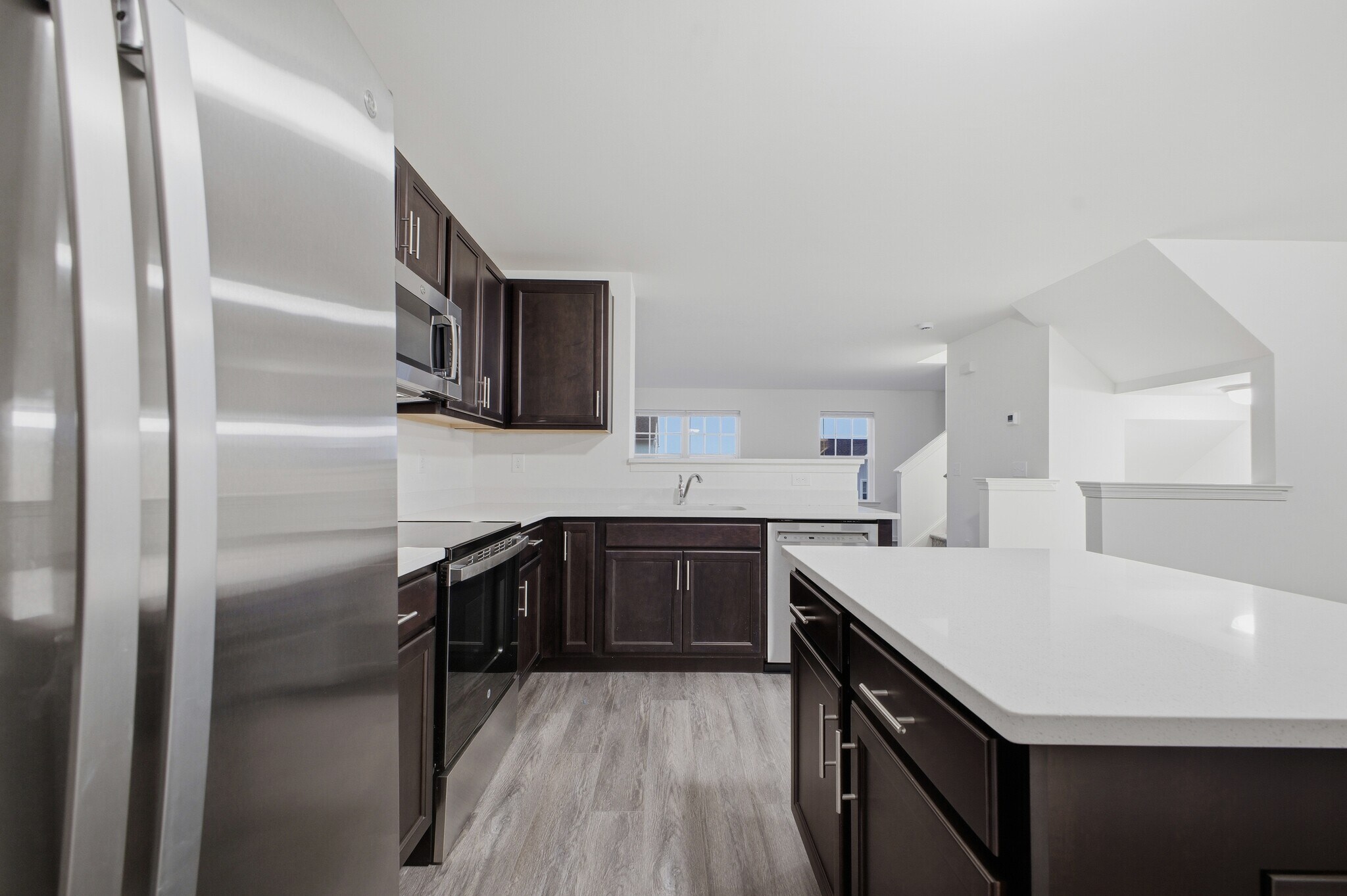 Building Photo - 1250 E 7th St