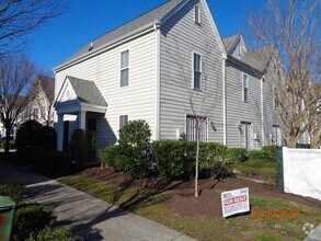Building Photo - 2 Bedroom Condo in Williamsburg for Rent