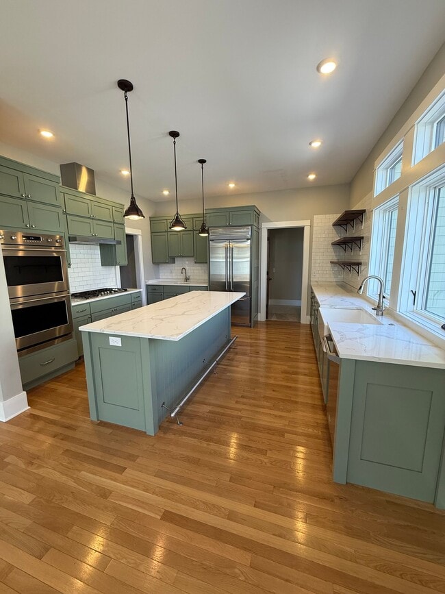 Building Photo - 425 S Yellowstone St