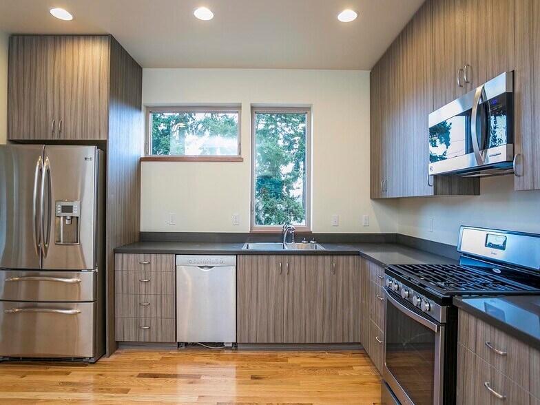 Building Photo - 6680 NE Davis St