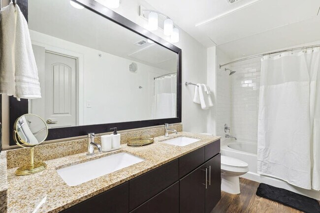 Building Photo - 5725 Town and Country Blvd