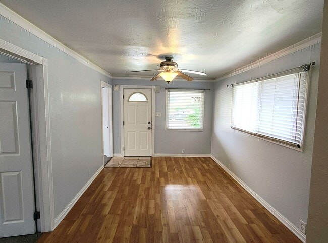 Building Photo - 3 Bd 1 Bath Home Includes Yard Care